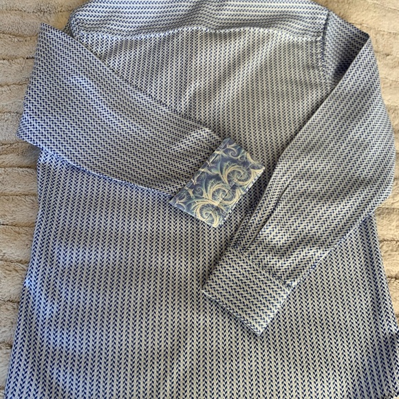 Kids shirt button down size 10-12 is a Medium - Picture 5 of 5